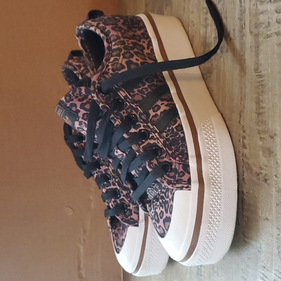 Adidas size US women's 7.5 leppard print Nizza - Picture 3 of 7